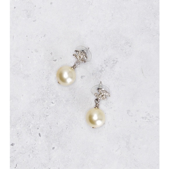 Chanel Pearl Drop Earrings - Picture 5 of 6